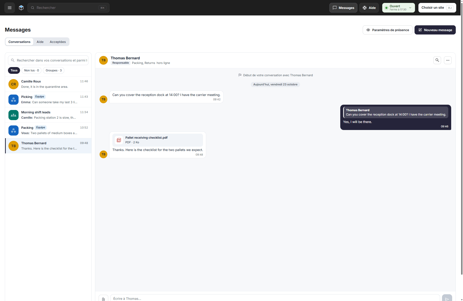 Une conversation dans laquelle un responsable répond à un message et reçoit une liste de contrôle en PDF